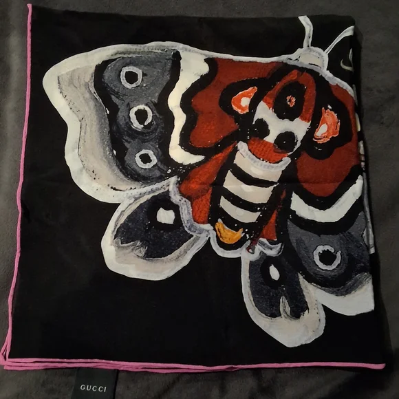 NWT Beautiful Gucci Black Silk Scarf with Butterfly Design - Picture 2 of 5